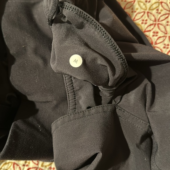 Lululemon black men’s shorts - Picture 7 of 8